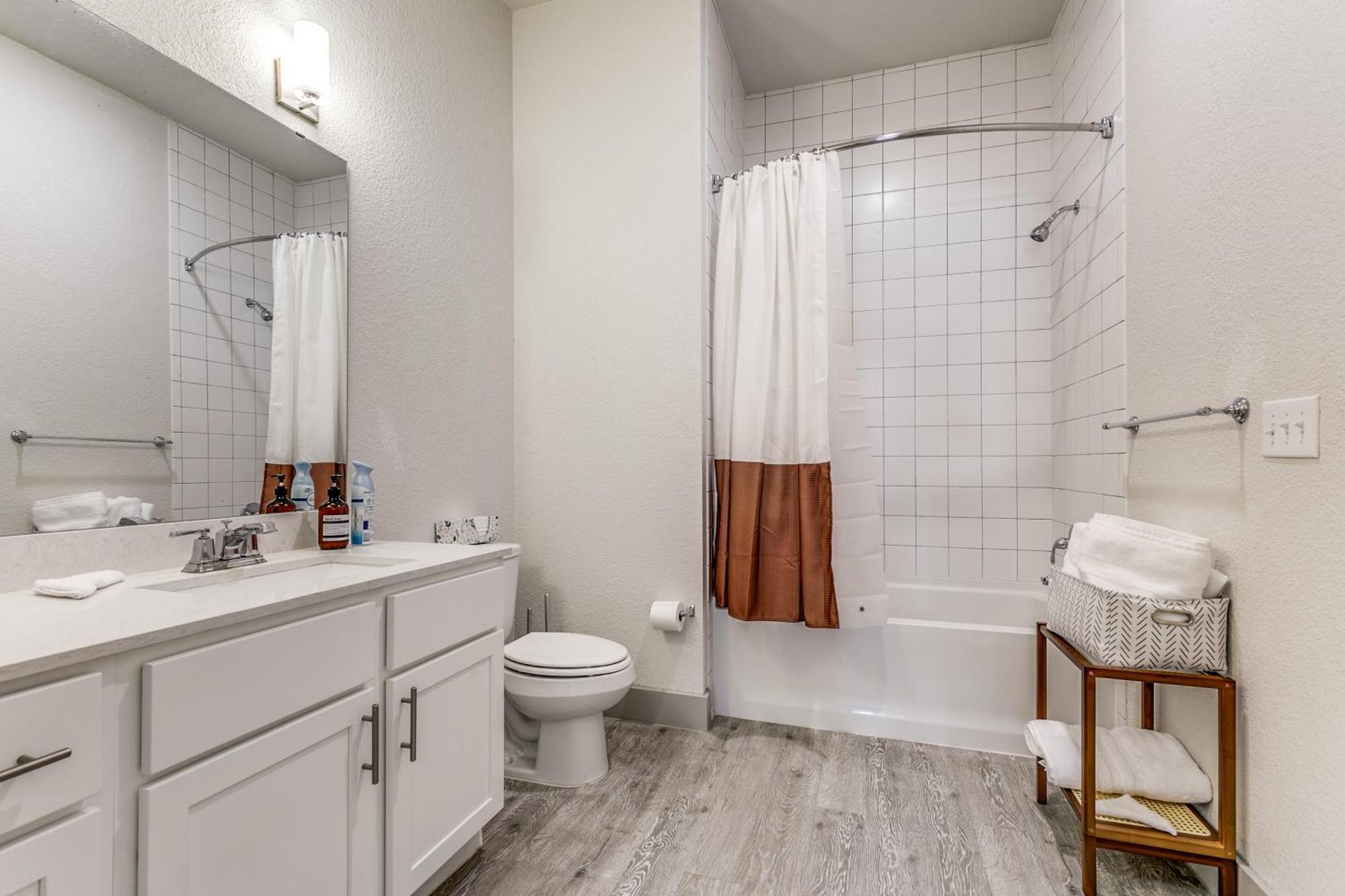 Lush Downtown Condo On Riverwalk W King Ste, Free Parking, Pet Friendly, Centrally Located On Riverwalk San Antonio Exteriör bild