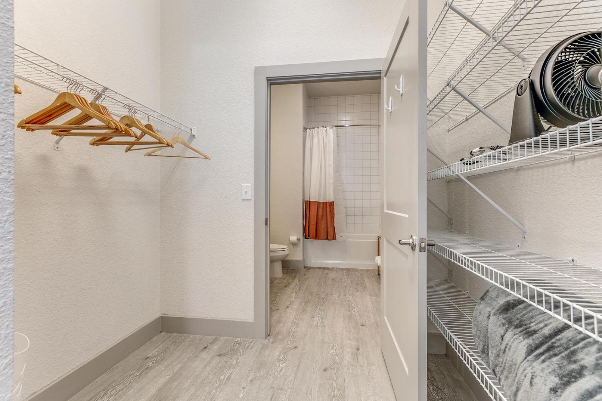 Lush Downtown Condo On Riverwalk W King Ste, Free Parking, Pet Friendly, Centrally Located On Riverwalk San Antonio Exteriör bild