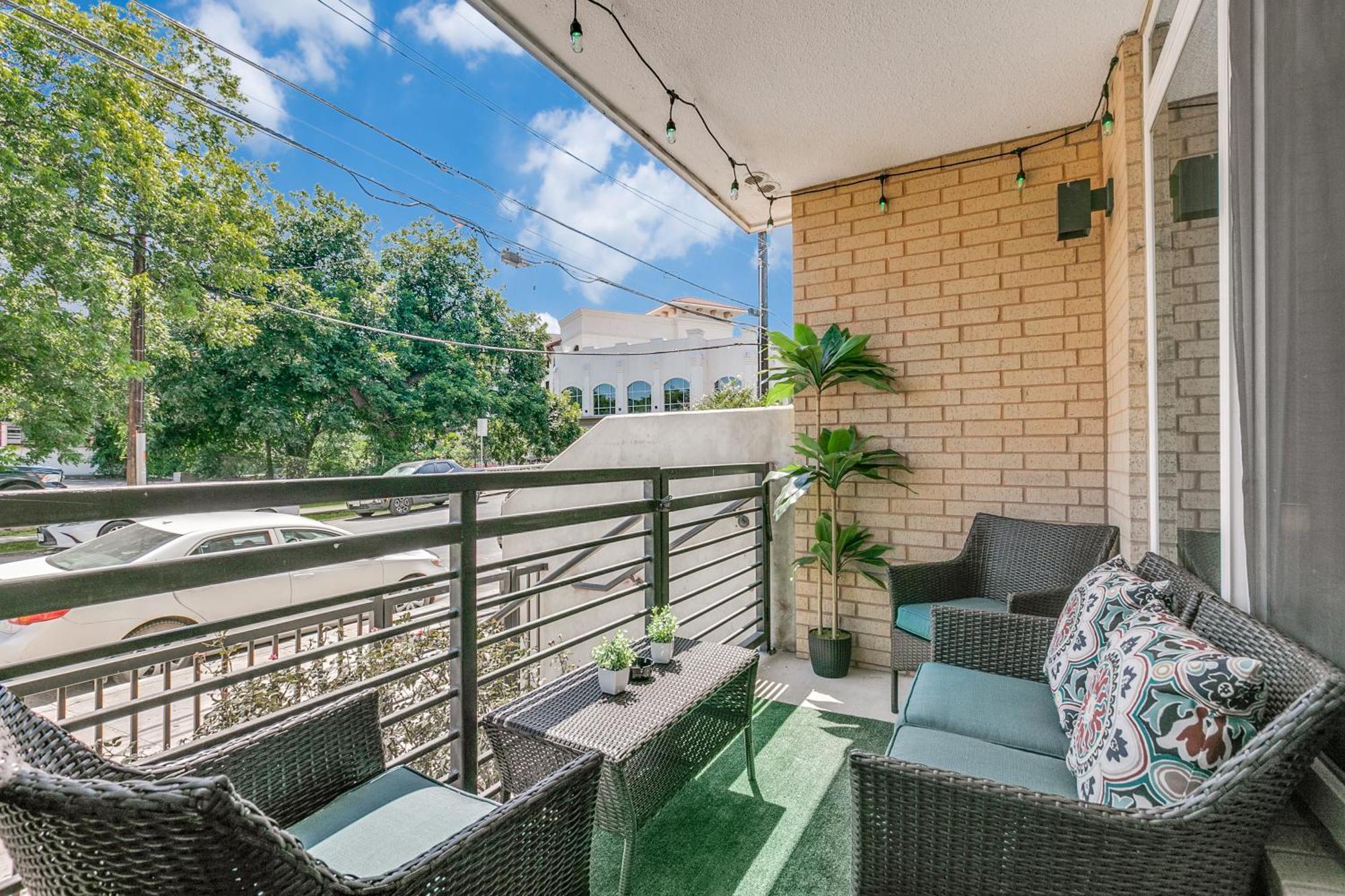 Lush Downtown Condo On Riverwalk W King Ste, Free Parking, Pet Friendly, Centrally Located On Riverwalk San Antonio Exteriör bild
