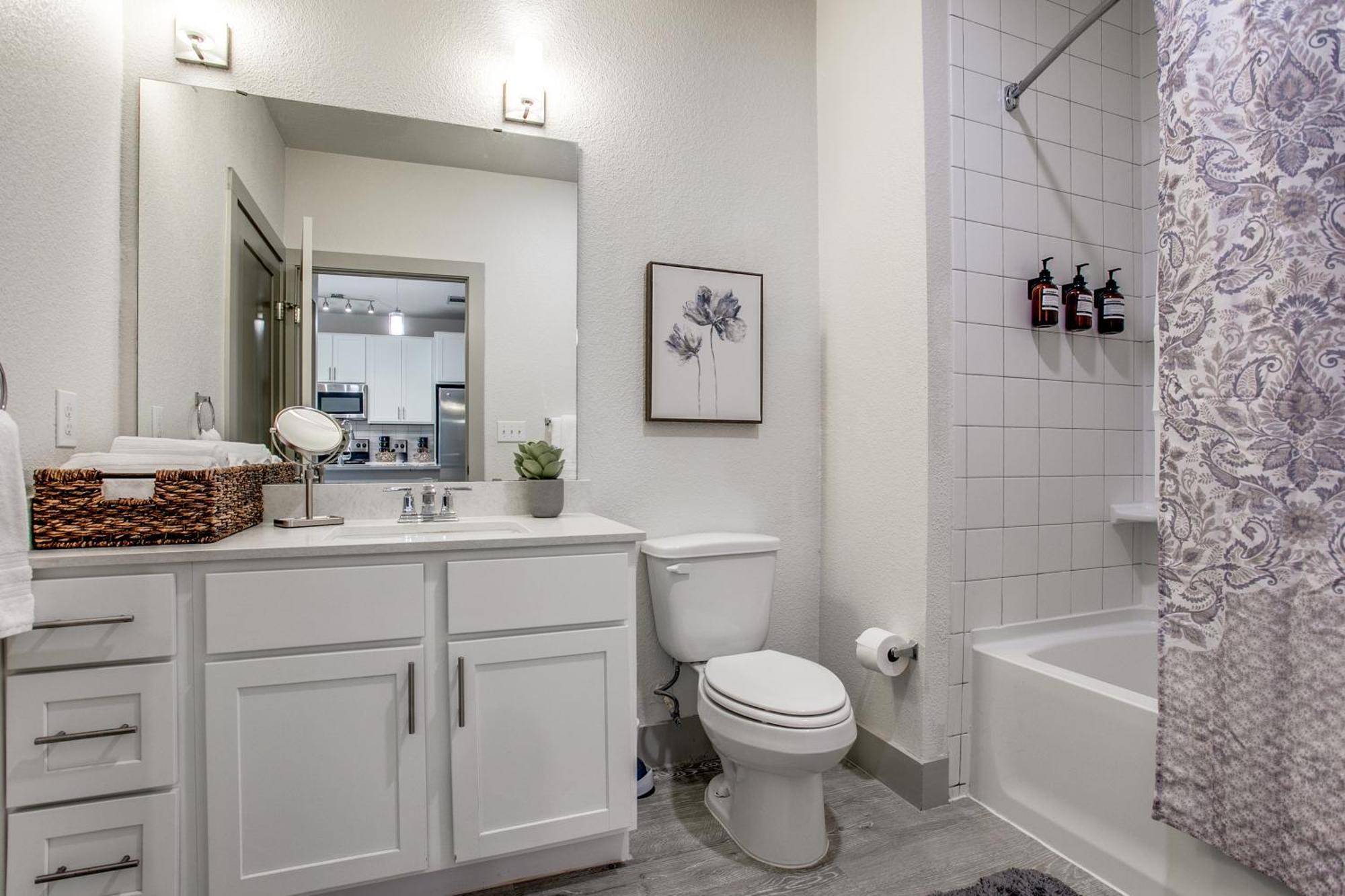 Lush Downtown Condo On Riverwalk W King Ste, Free Parking, Pet Friendly, Centrally Located On Riverwalk San Antonio Exteriör bild